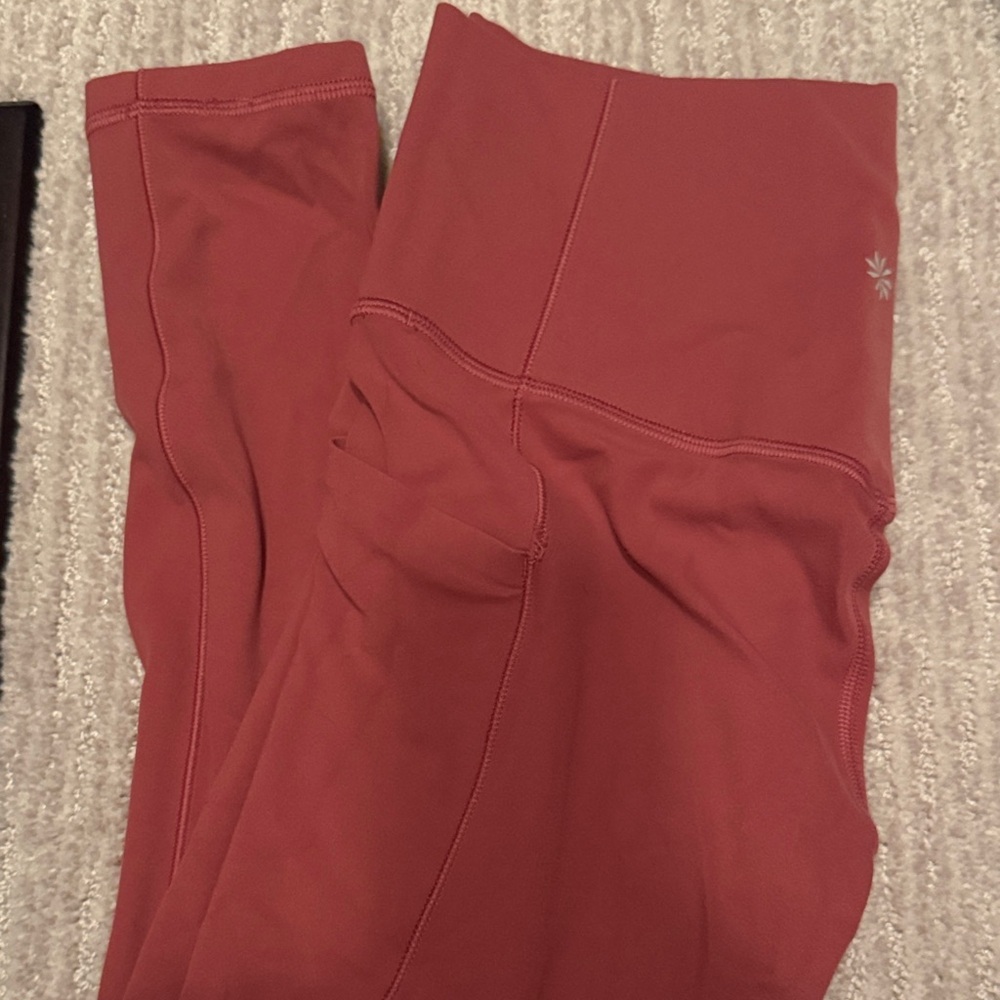 Athleta Rose colored Salutation Leggings small petite